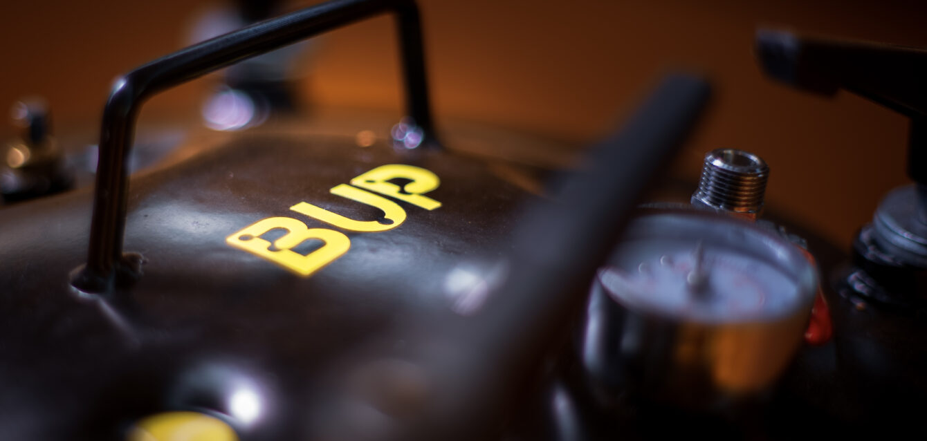 Pressurisateur de balles de tennis Ball Under Pressure - Vue réelle du produit en utilisation.